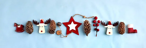 komik Noel geyik tatil dekorasyon ile üstten görünüm 