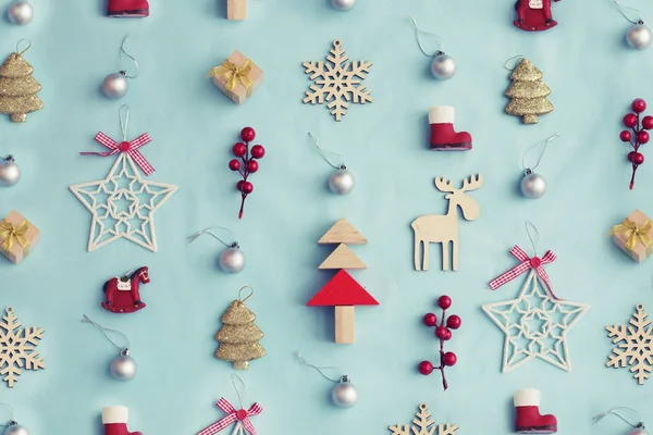 Adornos Decorativos Navidad Sobre Fondo Pastel Estilo Vintage — Foto de Stock