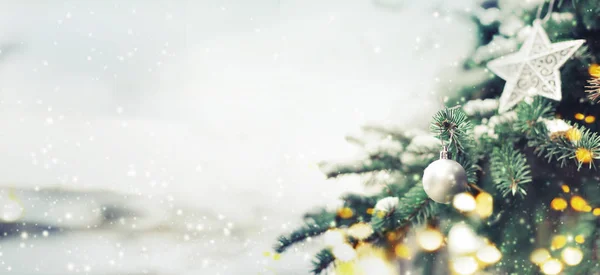 Kerstdecoratie Met Sneeuw Winter Natuur Achtergrond — Stockfoto