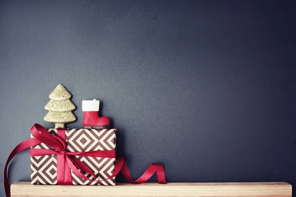 선반에 크리스마스 빈티지 장식의 — 스톡 사진