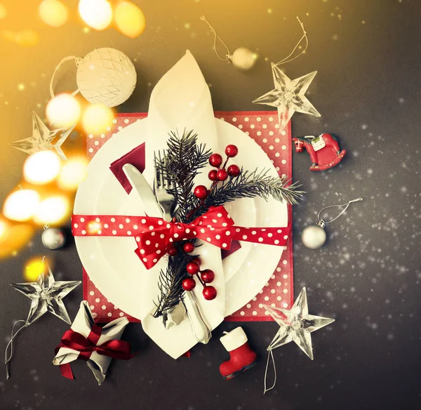 Verhoogde Weergave Kerst Geserveerd Tafel Met Decoraties Voor Feestdagen — Stockfoto