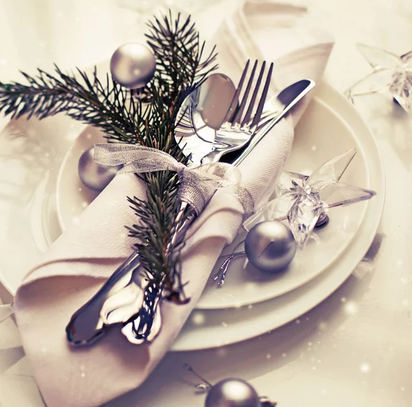 Verhoogde Weergave Kerst Geserveerd Tafel Met Decoraties Voor Feestdagen — Stockfoto