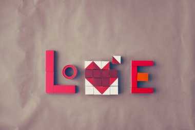 kalp, Sevgililer günü kavramı arka plan oluşturan blokların üstten görünüm