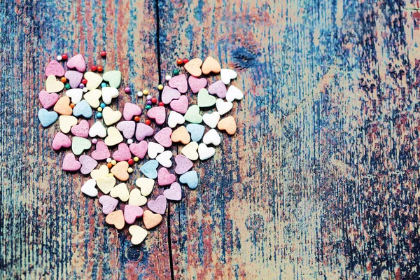 Corazones Románticos Coloridos Sobre Fondo Madera —  Fotos de Stock