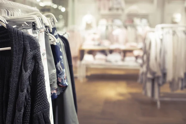 Interiör Modern Modebutik Med Kläder — Stockfoto