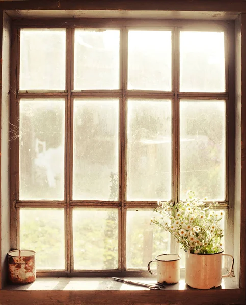 Fondo Nostálgico Otoñal Con Ventana Rústica Margaritas Jarra — Foto de Stock