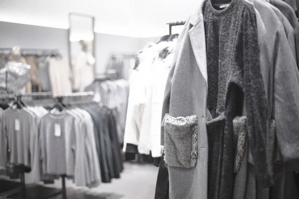 Interiör Modern Modebutik Med Kläder — Stockfoto