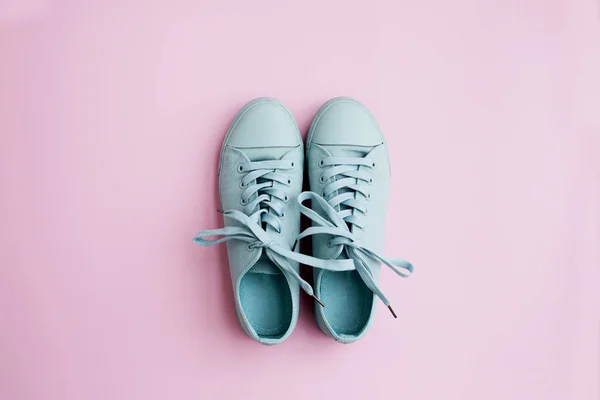 Vista Superior Zapatos Azules Sobre Fondo Colorido — Foto de Stock