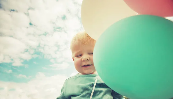 Menino Brincando Com Balões Festa Prado Verão — Fotografia de Stock