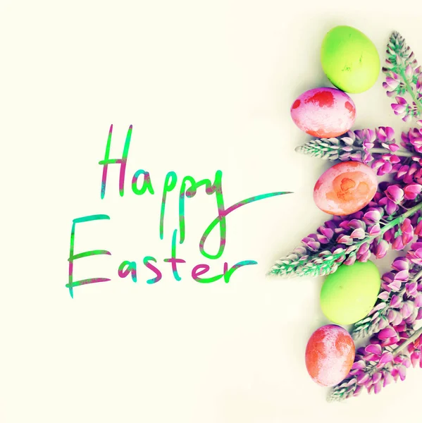 Vista Cerca Coloridos Huevos Pascua Pintados Con Flores Mesa —  Fotos de Stock