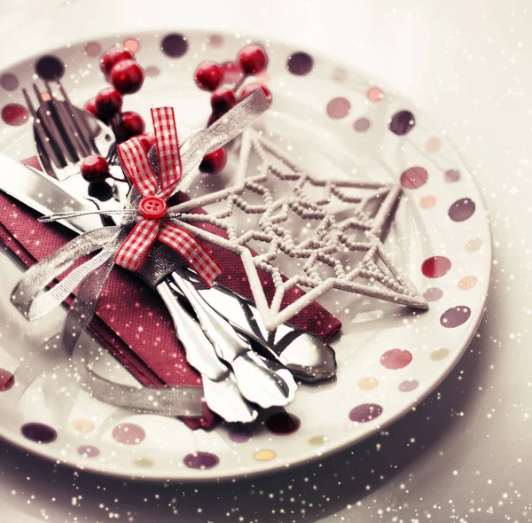 Podniesionymi Widokiem Tabeli Christmas Serwowane Dekoracjami Wakacje — Zdjęcie stockowe