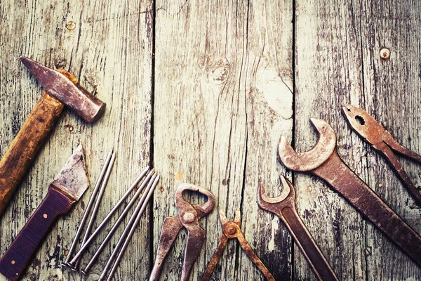 Ensemble Vieux Outils Main Rouillés Sur Une Table Bois — Photo