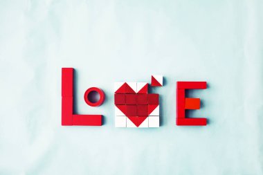 kalp, Sevgililer günü kavramı arka plan oluşturan blokların üstten görünüm