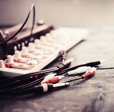 ses alıcısı closeup görünümünü ahşap arka plan üzerinde