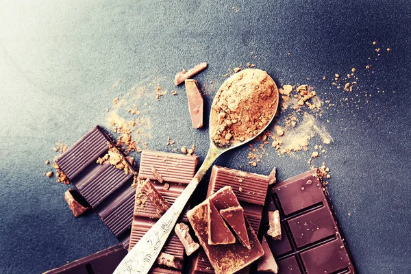 Primo Piano Vista Barrette Cioccolato Con Cucchiaio Sfondo Rustico — Foto Stock