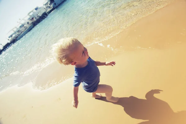 Gelukkig Peuter Jongen Waarop Zomer Resort Zandstrand Strand — Stockfoto