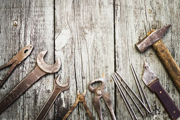 Ensemble Vieux Outils Main Rouillés Sur Une Table Bois — Photo