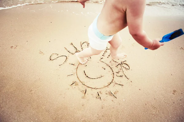 Cropped View Baby Playing Sand Summer Sun Drawing Beach Sea — Stock Photo, Image