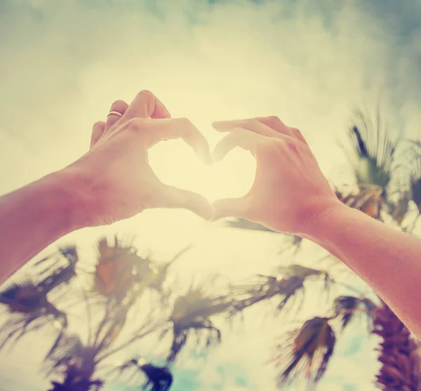 Hands Heart Shape Framing Setting Sun Sunset Beach — Stock Photo, Image