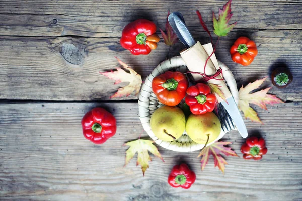 Colorful Bell Peppers Plate Cutlery Wooden Background — Stock Photo, Image