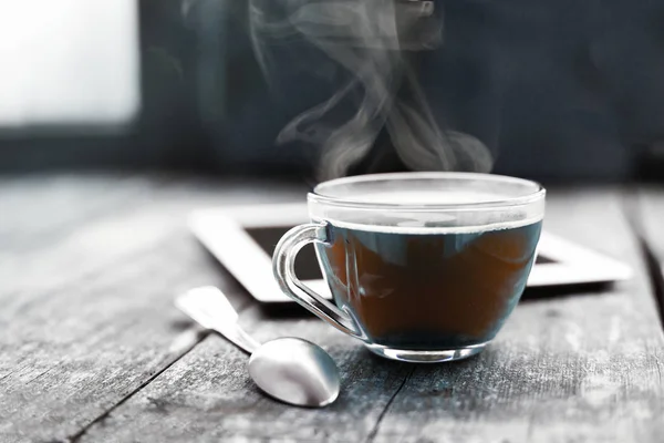 Tisane Appétissante Dans Une Jolie Tasse Sur Table — Photo