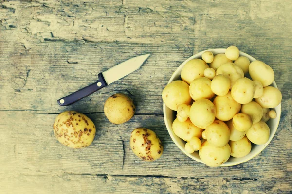 Bowl Peeled Potato Knife Wooden Background — Stock Photo, Image