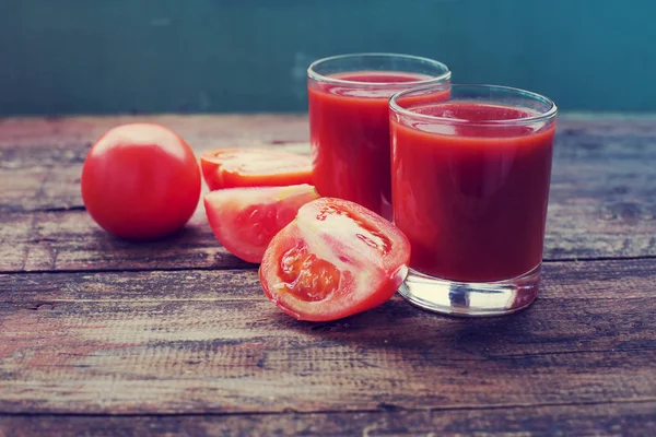 Jus Tomate Aux Tomates Sur Fond Bois — Photo