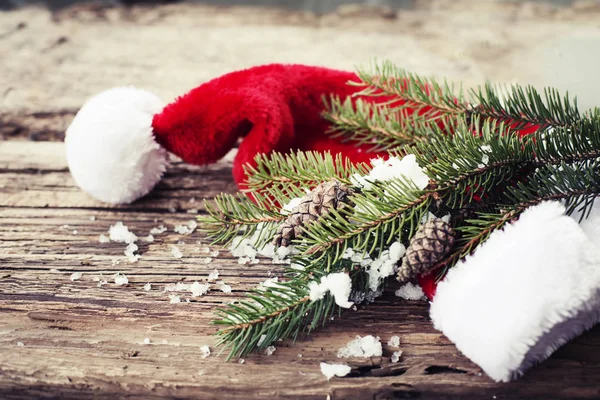 Nahaufnahme Von Weihnachten Weihnachtsmann Hut Und Silberne Dekorationen Vintage Stil — Stockfoto