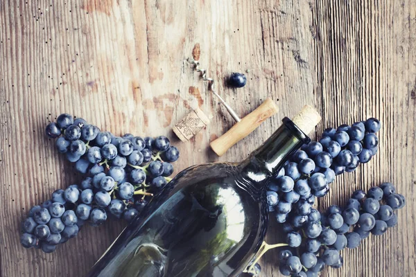 Bottiglia Vino Sughero Cavatappi Fondo Legno — Foto Stock