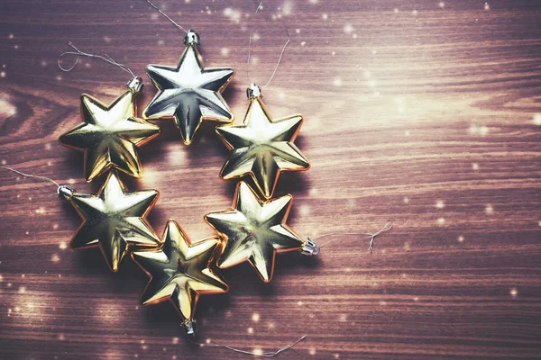 Erstaunliche Goldene Sterne Auf Holzgrund — Stockfoto