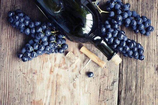 Bottiglia Vino Sughero Cavatappi Fondo Legno — Foto Stock