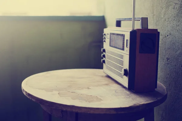 Retro Radioplayer Mit Knöpfen Und Antenne — Stockfoto