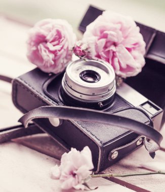 çiçekli vintage fotoğraf makinesinin closeup görünümü
