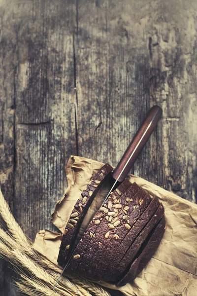 Sliced Bread Knife Wheat Ears Wooden Table — Stock Photo, Image