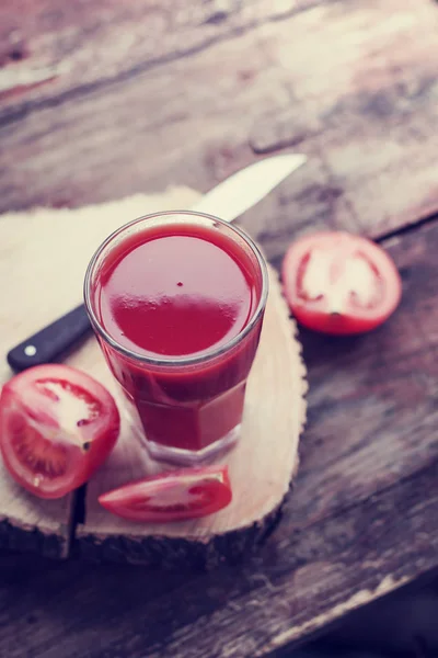 Jus Tomate Aux Tomates Sur Fond Bois — Photo