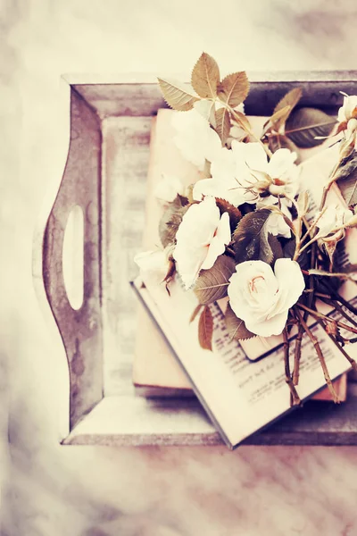 Fresh Cut Roses Stacked Old Books Wooden Tray — Stock Photo, Image