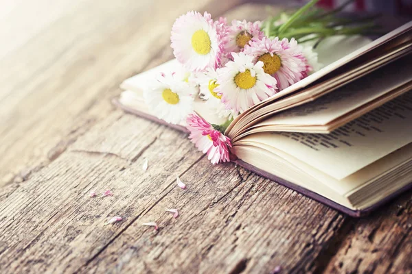 Bouquet Rustic Flowers Wooden Table Open Book — Stock Photo, Image