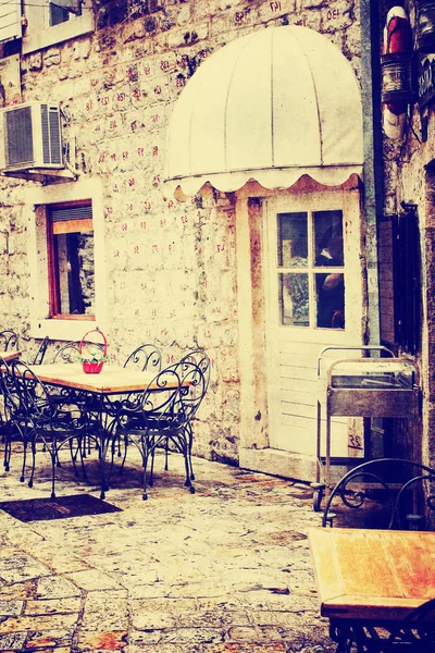 Vintage Café Tisch Vor Einem Gebäude Auf Der Straße Der — Stockfoto