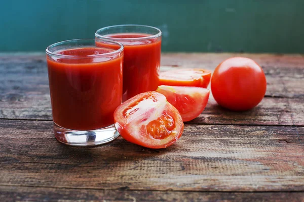 Jus Tomate Aux Tomates Sur Fond Bois — Photo