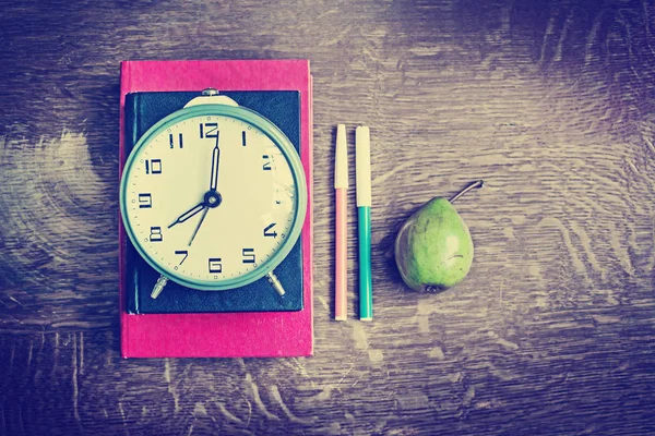Whole Ripe Pear Books Markers Clock Table — Stock Photo, Image