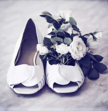 vintage ayakkabılar ve çiçekler closeup görünümü