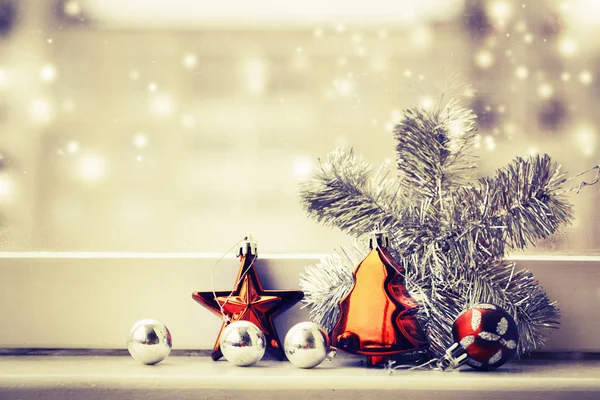 Vista Close Decorações Coloridas Natal Estilo Vintage Peitoril Janela — Fotografia de Stock