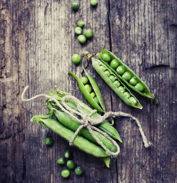 Top View Green Peas Wooden Background — Stock Photo, Image