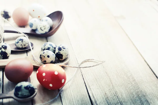 Festliche Osterdekoration Auf Holztisch — Stockfoto