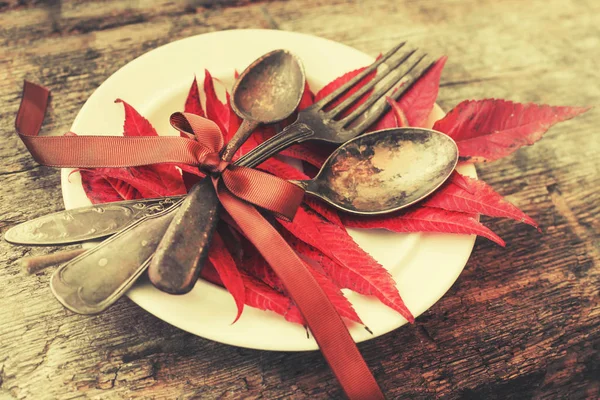 Closeup View Plate Autumn Leaves Dishware Wooden Table — Stock Photo, Image