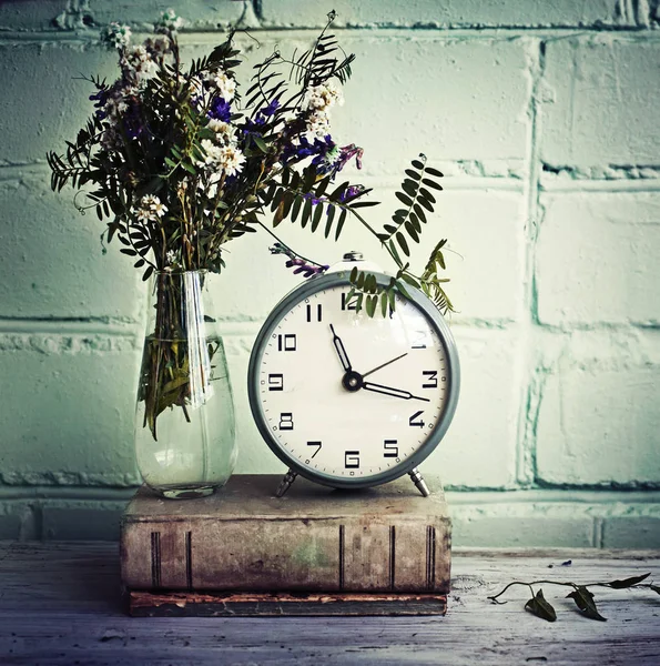 Shelf Vintage Clocks Books Flowers — Stock Photo, Image