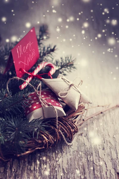 テンプレートやビンテージ スタイルのカラフルなクリスマスの飾りのクローズ アップ ビュー — ストック写真