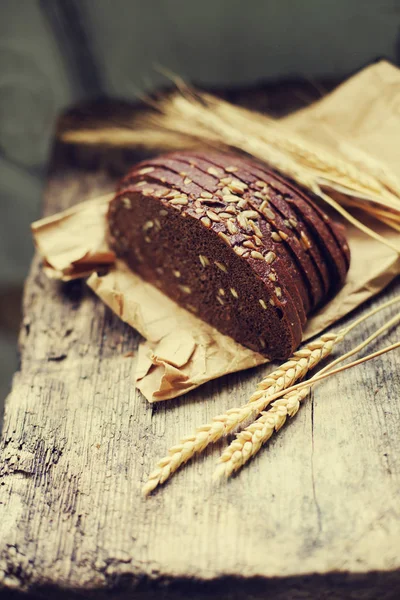 Sliced Bread Wheat Ears Wooden Table — Stock Photo, Image