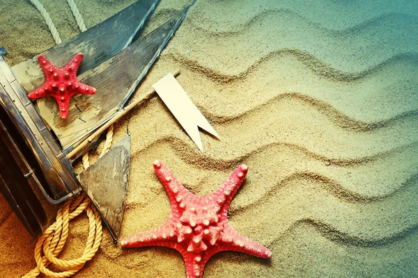 Närbild Bild Starfishes Och Strandleksaker Över Sand — Stockfoto