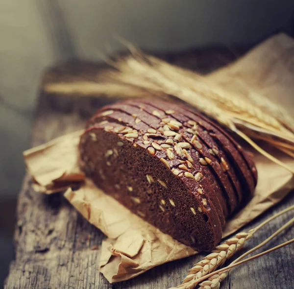 Sliced Bread Wheat Ears Wooden Table — Stock Photo, Image